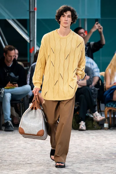 Look 30